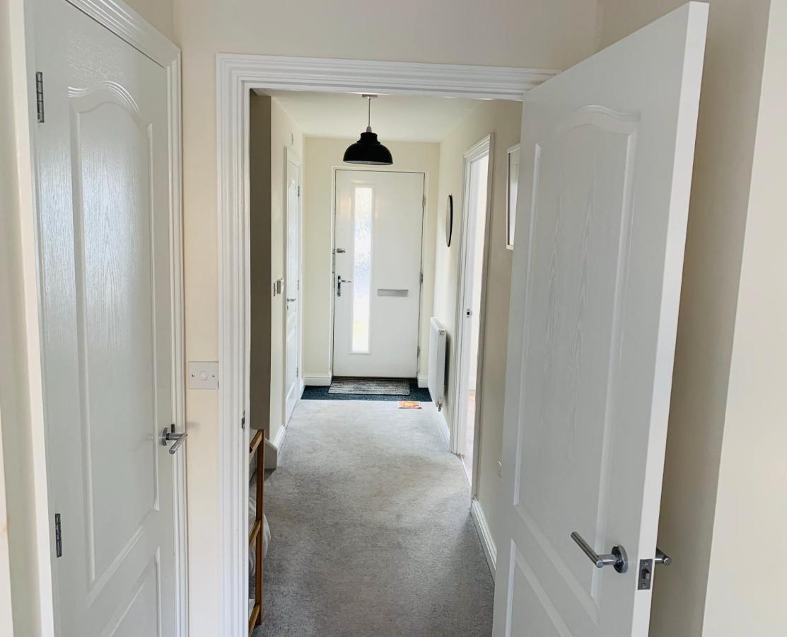 Whyte, Modern 3 Bed House With Garden, Sleeps 9, Free Parking, Sittingbourne City Centre, Kent Exterior foto